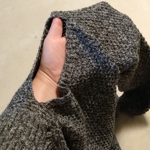 Hollister cold shoulder sweater - Picture 7 of 7